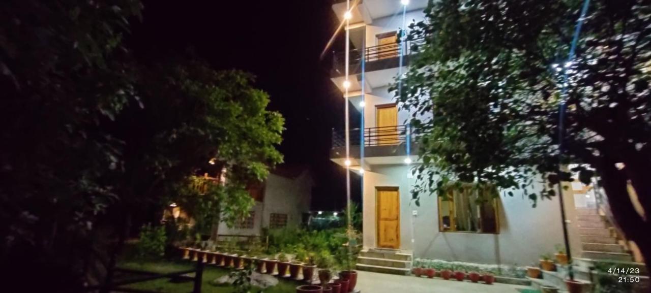 Tirthan Grand Riverside Banjar Экстерьер фото