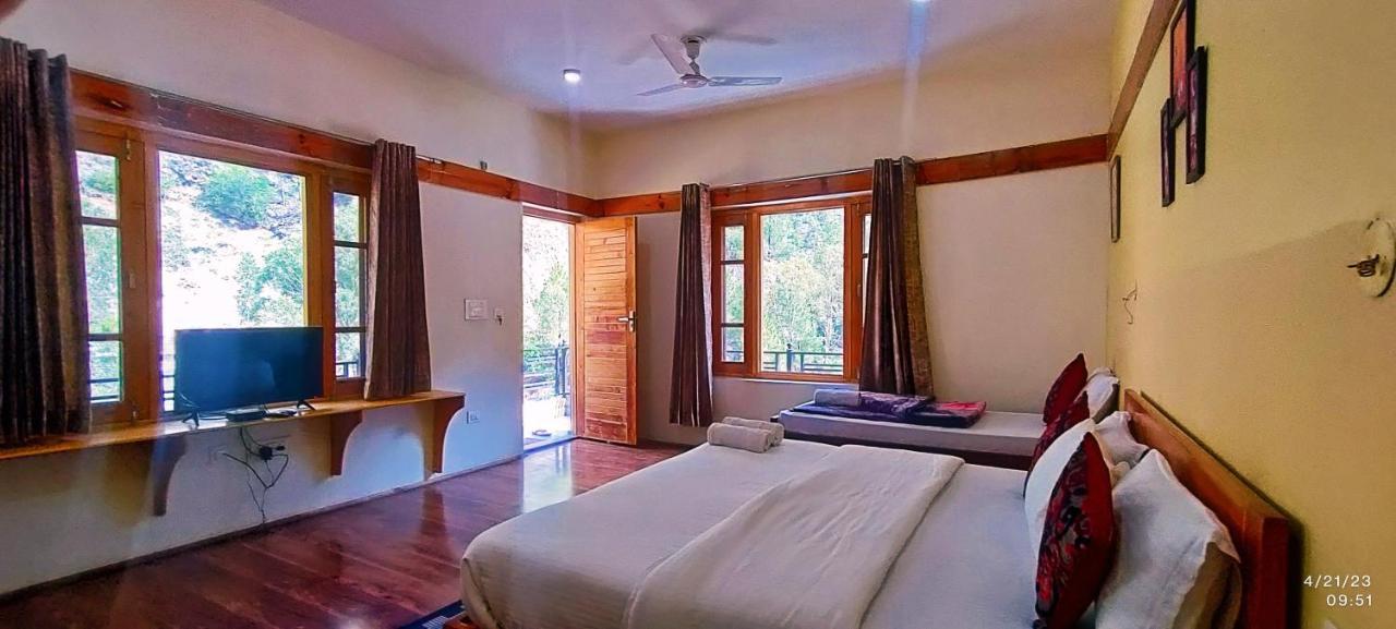 Tirthan Grand Riverside Banjar Экстерьер фото