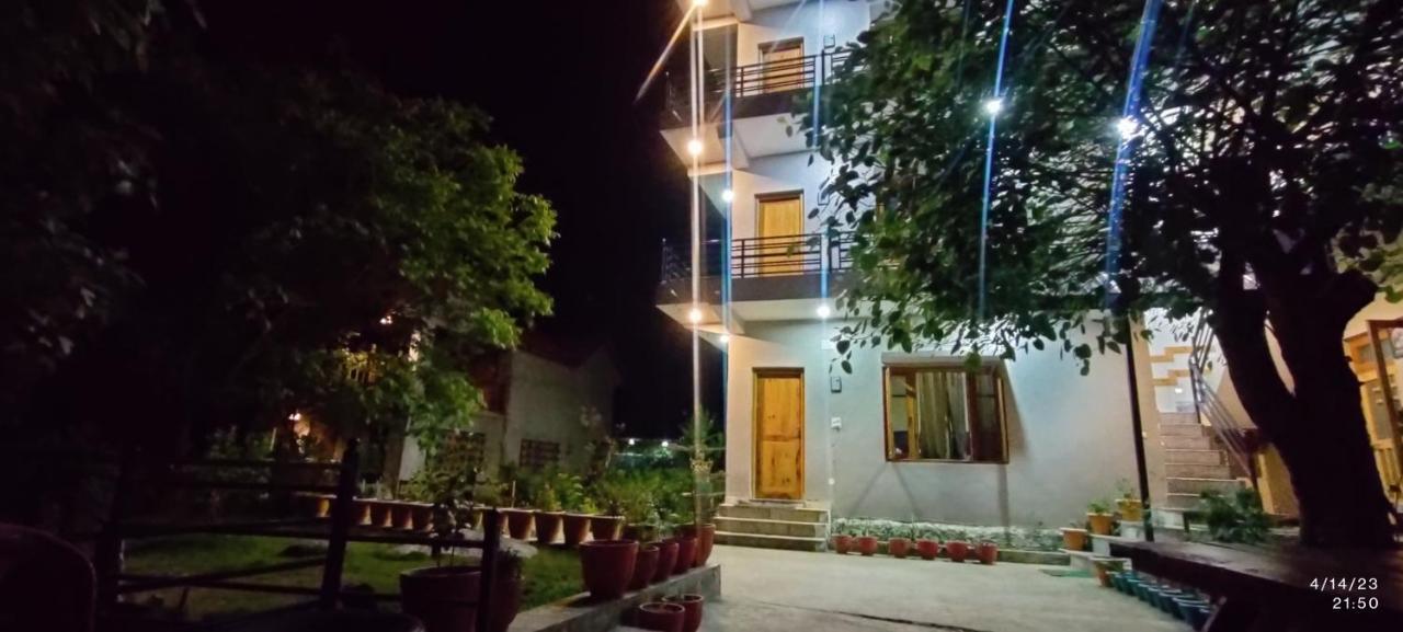 Tirthan Grand Riverside Banjar Экстерьер фото