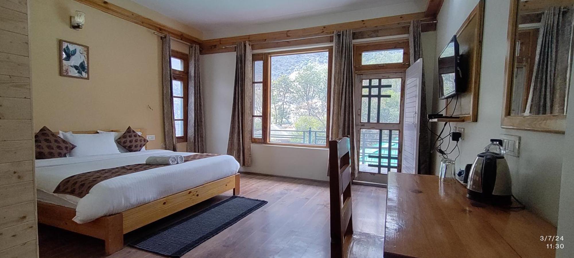 Tirthan Grand Riverside Banjar Экстерьер фото