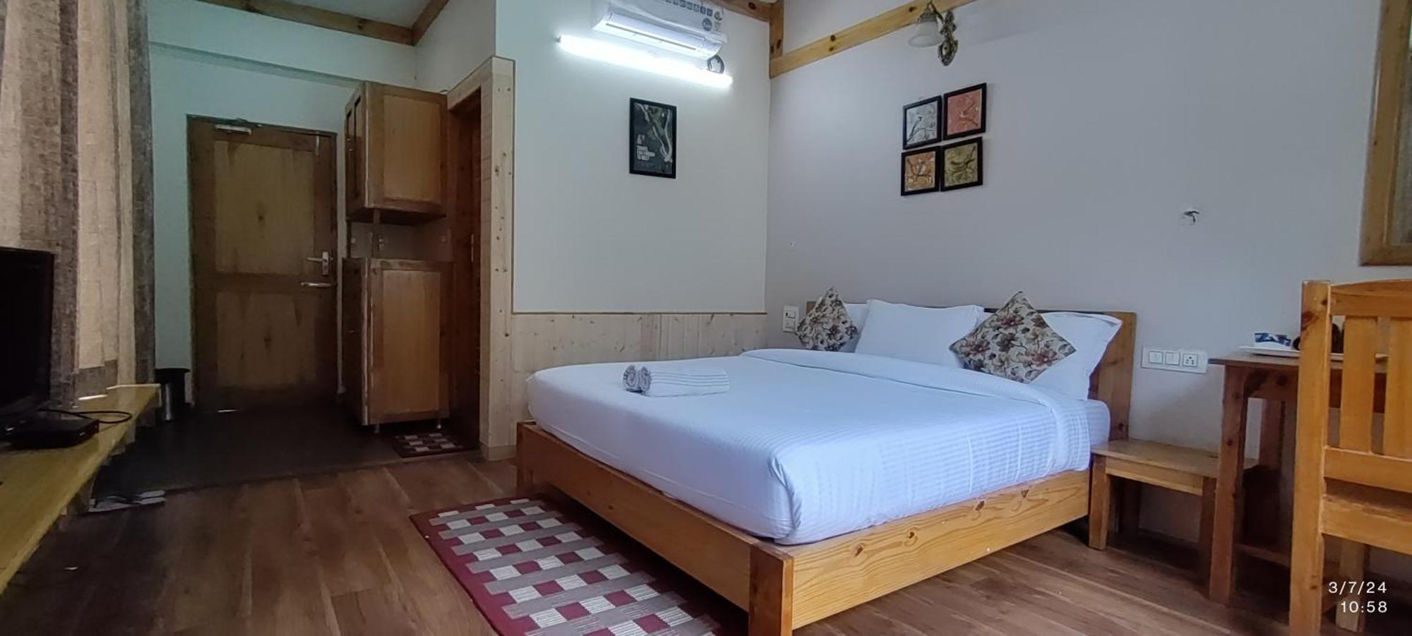 Tirthan Grand Riverside Banjar Экстерьер фото