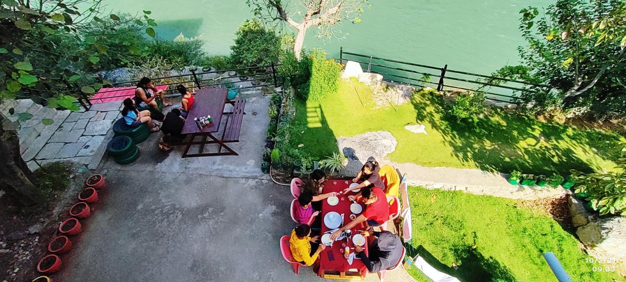 Tirthan Grand Riverside Banjar Экстерьер фото