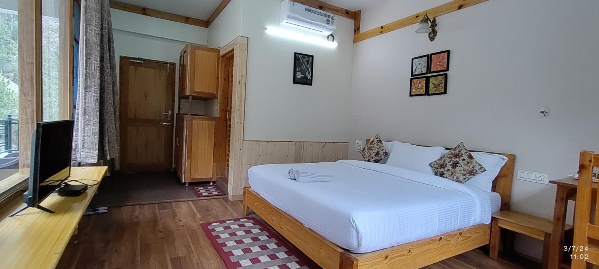 Tirthan Grand Riverside Banjar Экстерьер фото