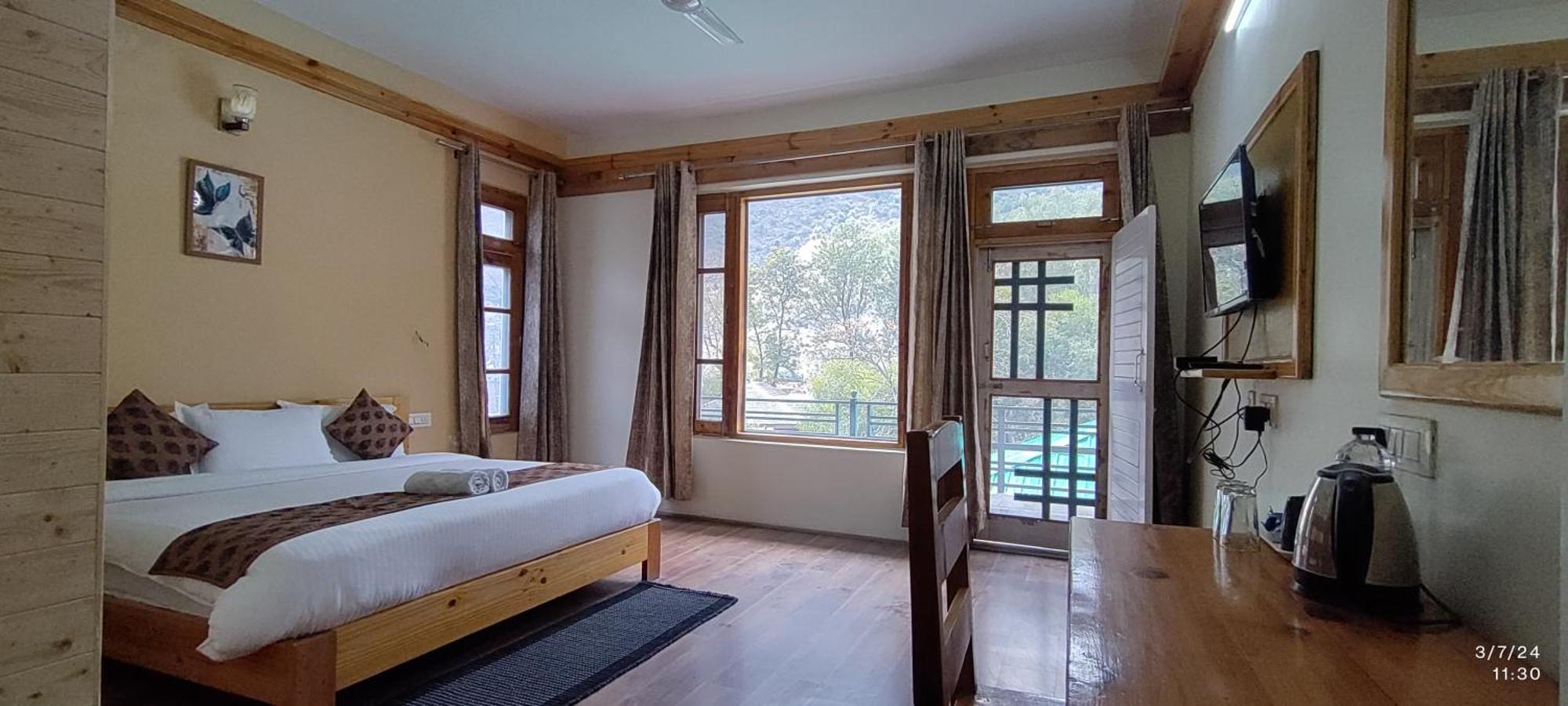 Tirthan Grand Riverside Banjar Экстерьер фото